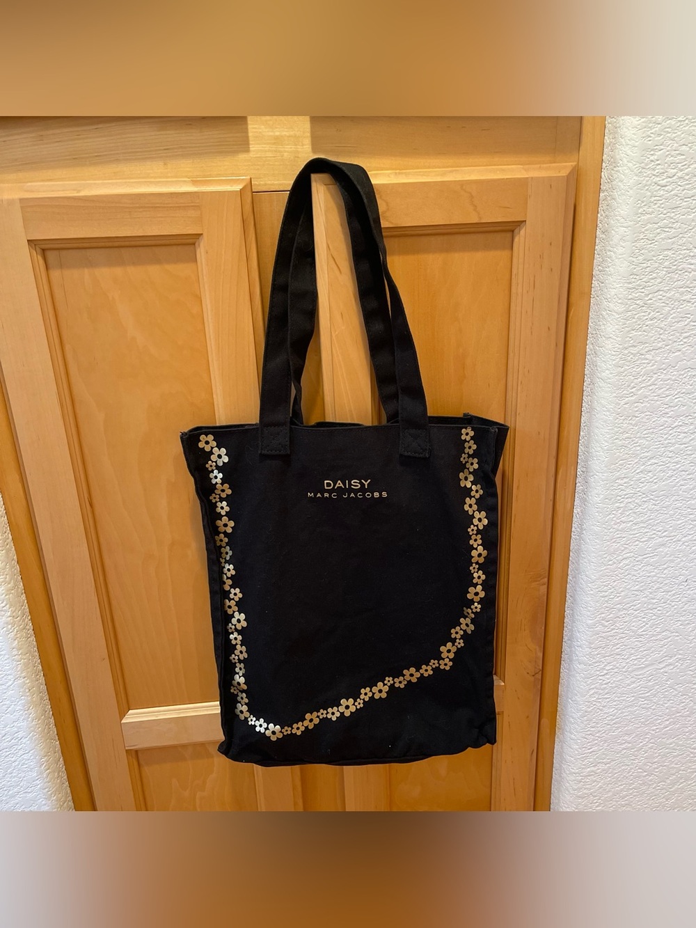 Marc Jacobs Daisy Black Canvas Black Tote Bag Gold Floral Print